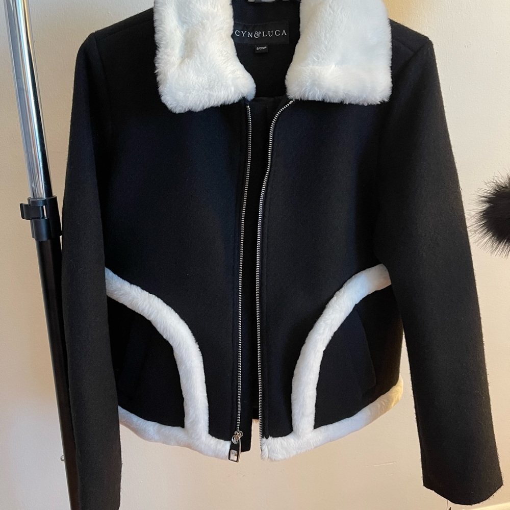 CYN&LUCA black short coat size S